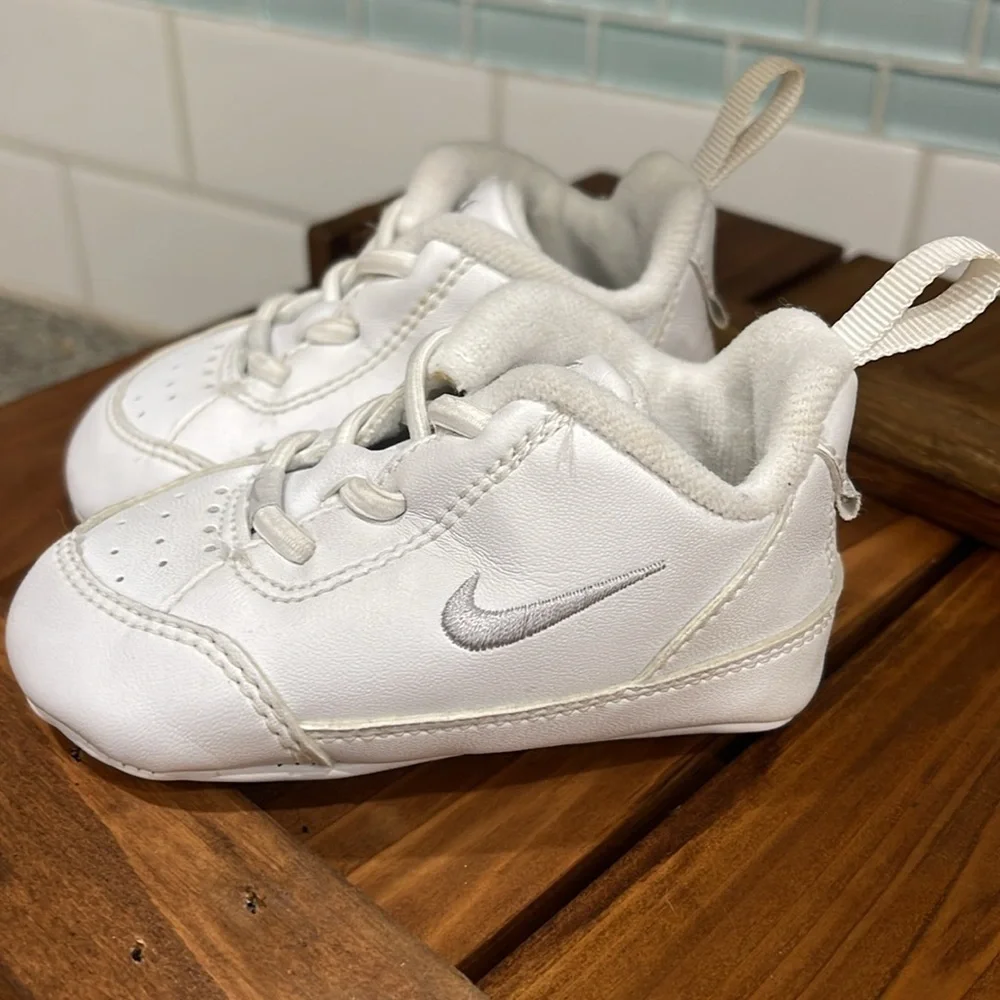 Vintage 2000 Nike Play Pico Plus WHITE w/ Gray Shoosh Unisex Shoe size 2